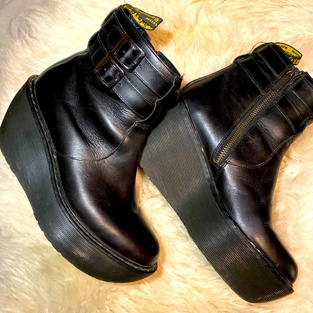 Dr. Martens Caitlin boots in black